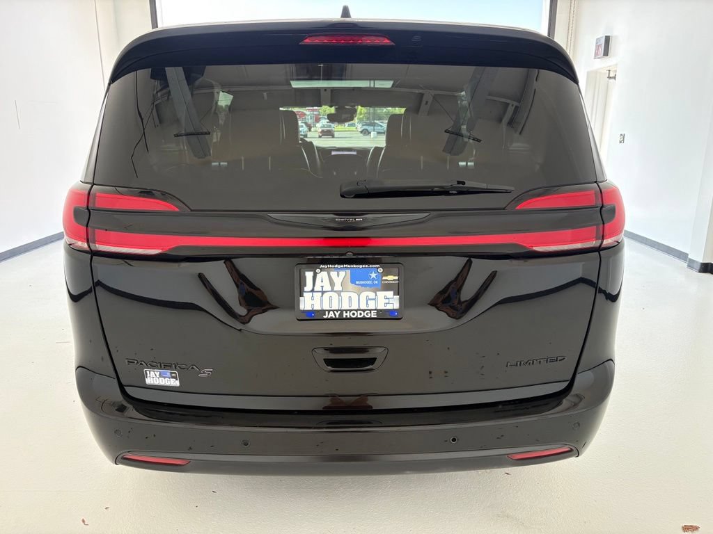 Used 2025 Chrysler Pacifica Limited FWD image 23