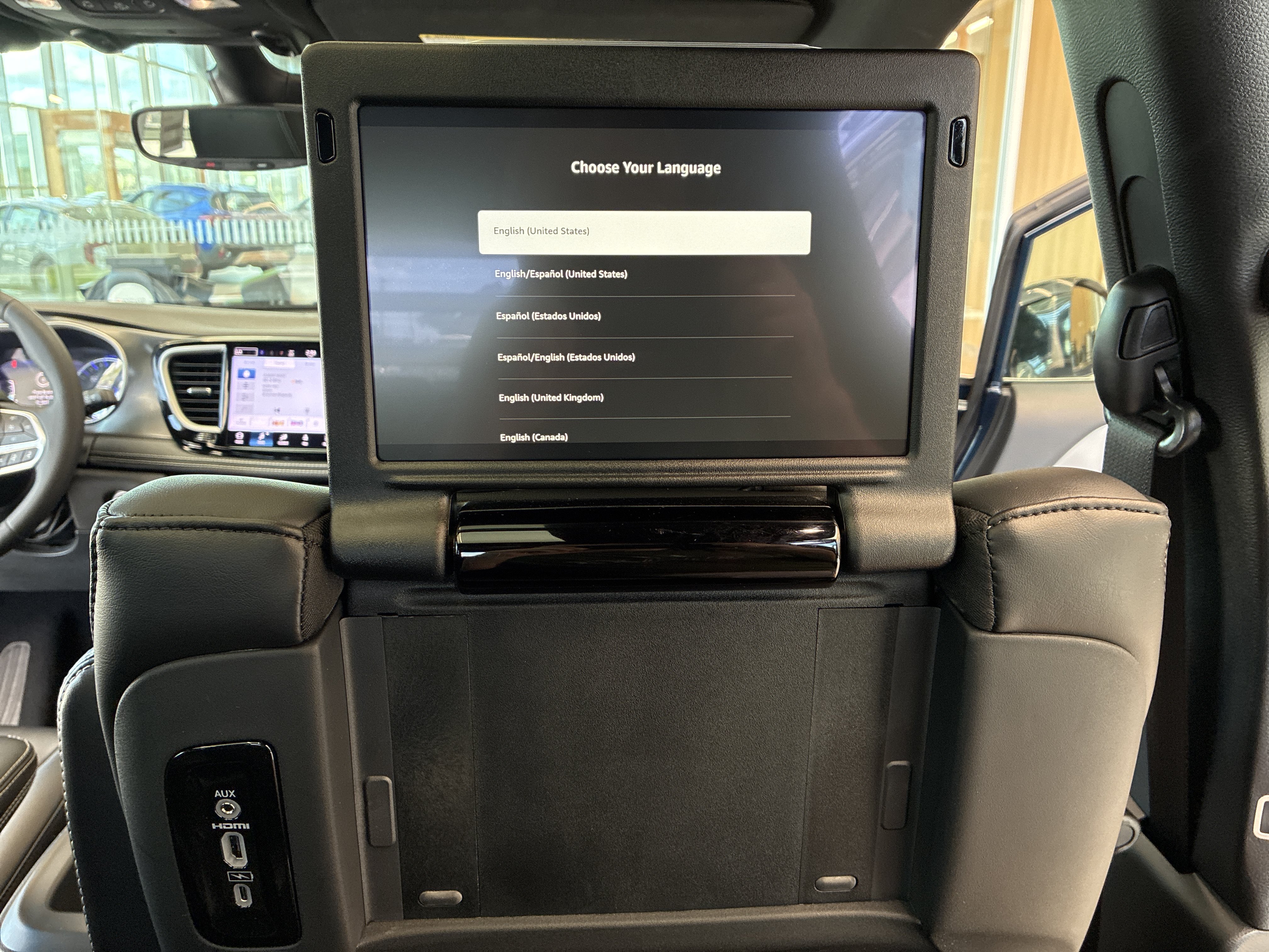 Certified 2025 Chrysler Pacifica Select w/ Uconnect Theater Family Group FWD image 18