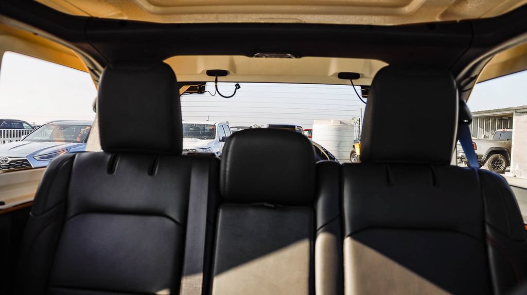 New 2026 Jeep Wrangler Unlimited Rubicon AWD/4WD image 27