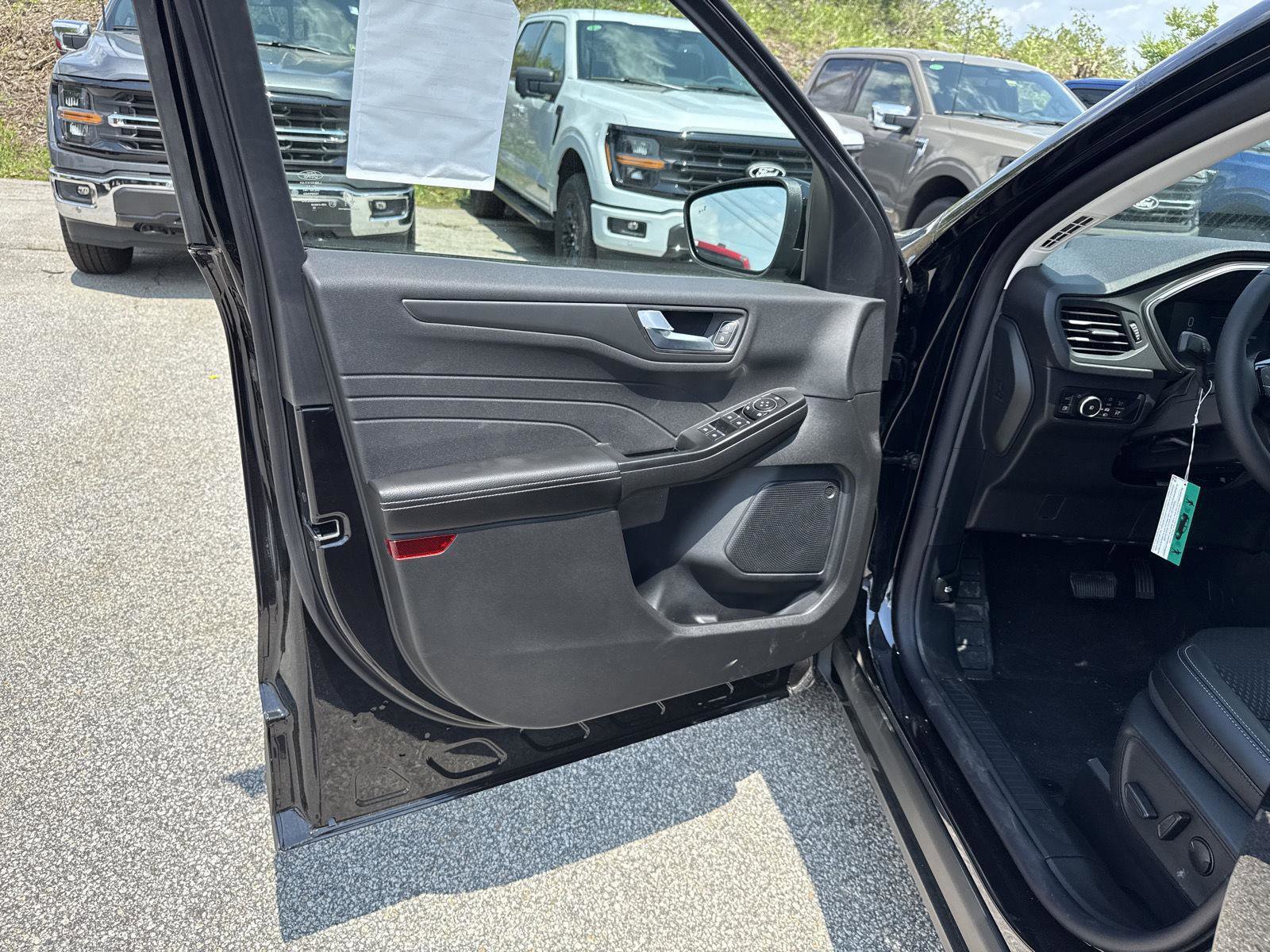 New 2025 Ford Escape SE image 10