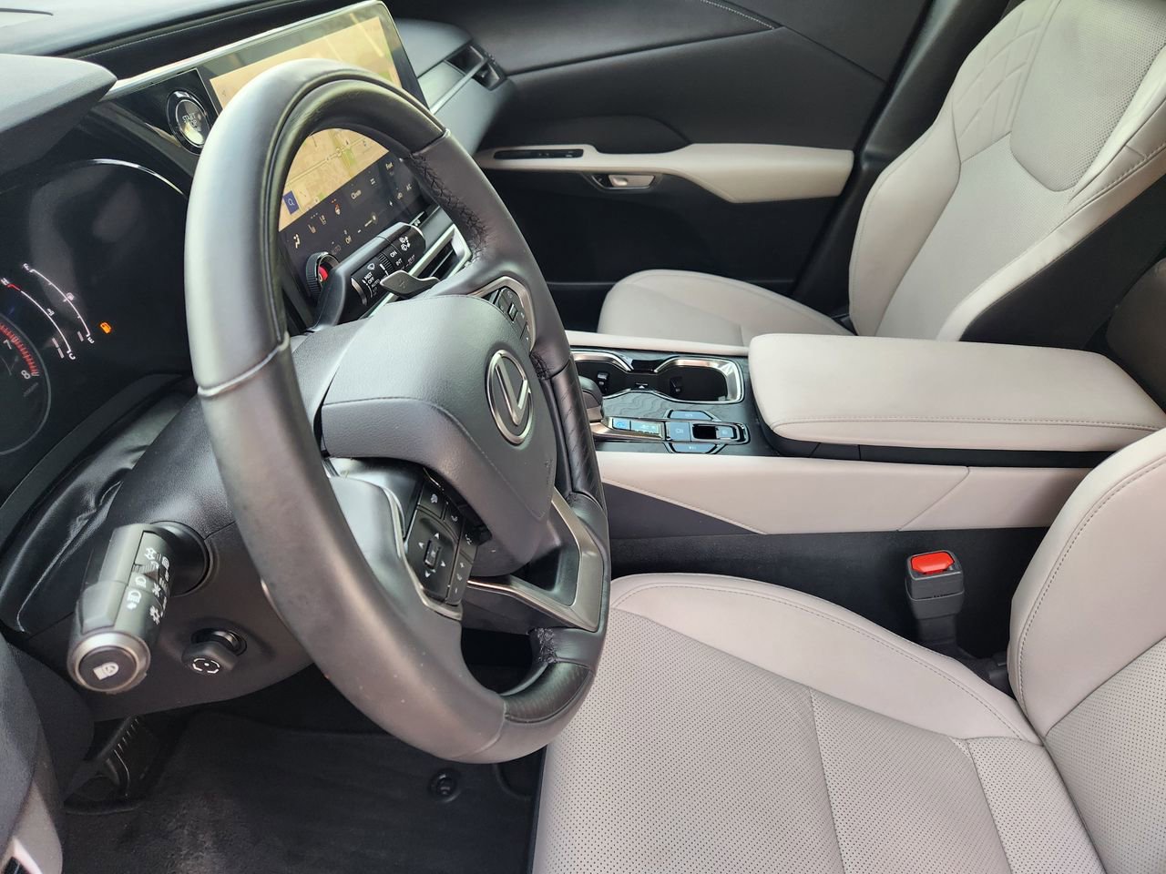 Used 2024 Lexus RX 350 Premium w/ Accessory Package (Z1) image 12