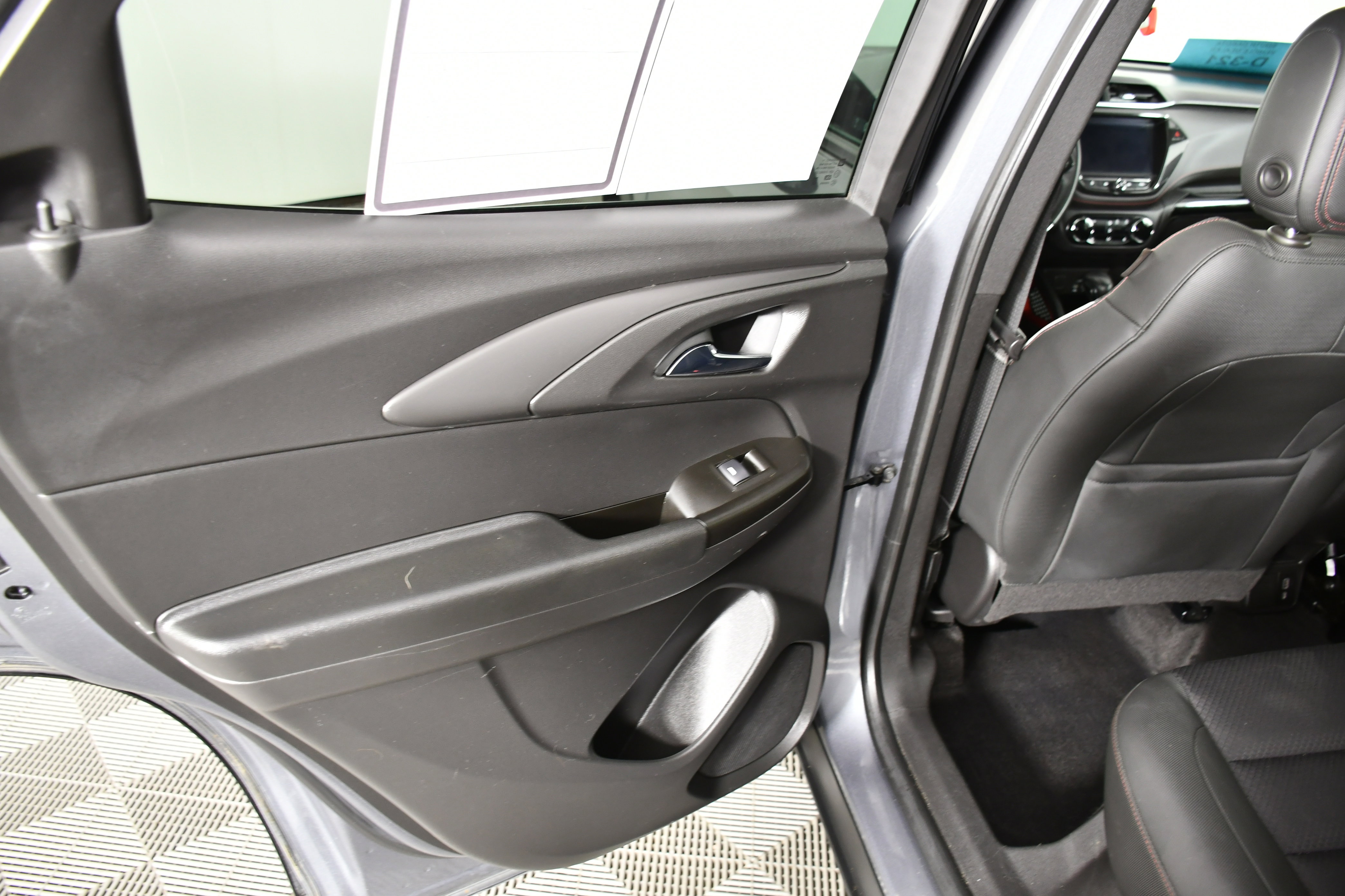 Used 2021 Chevrolet TrailBlazer RS w/ Sun and Liftgate Package image 46