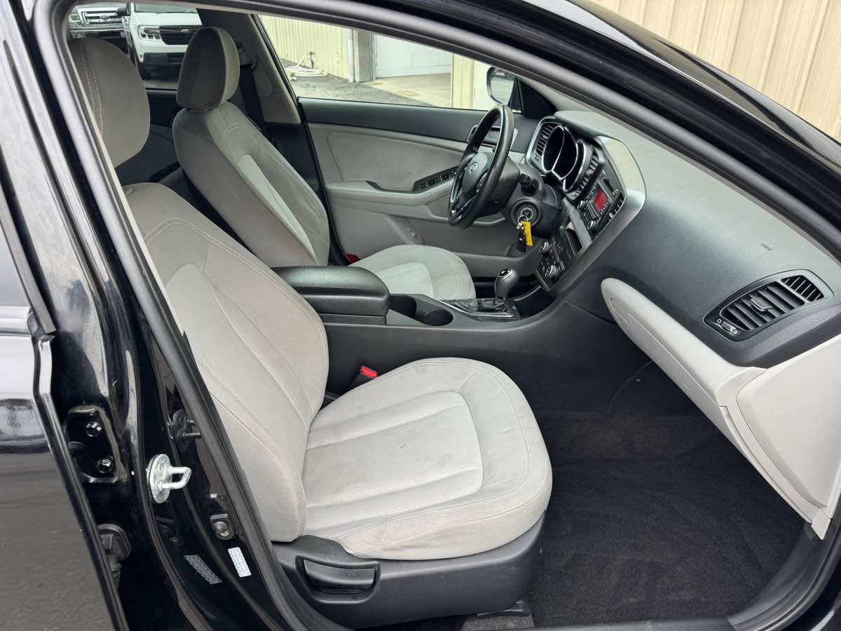 Used 2011 Kia Optima LX w/ Convenience Pkg image 13