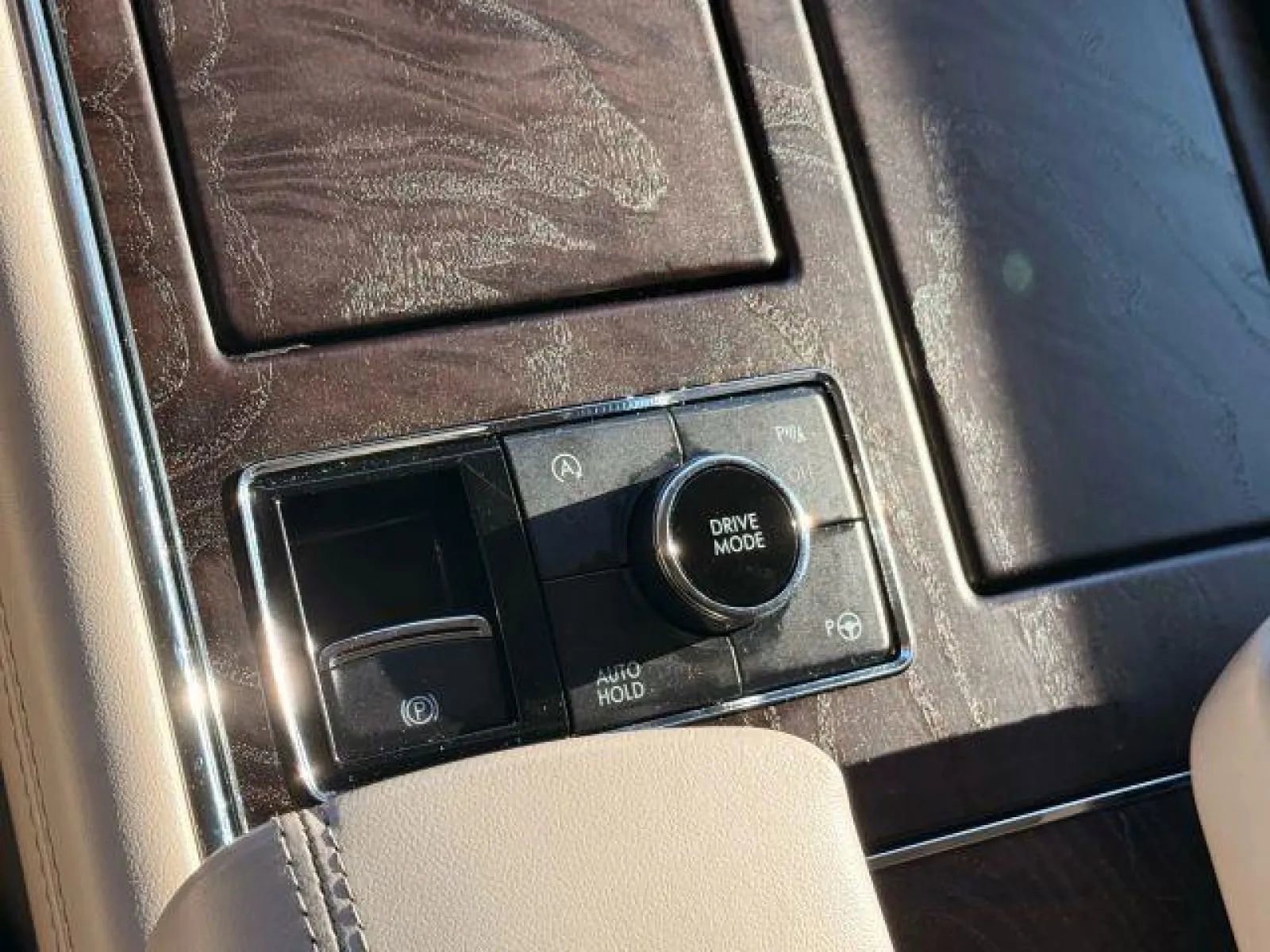 Used 2018 Lincoln Navigator L Reserve w/ Technology Package image 32