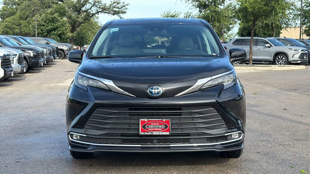 Certified 2024 Toyota Sienna XLE FWD image 2