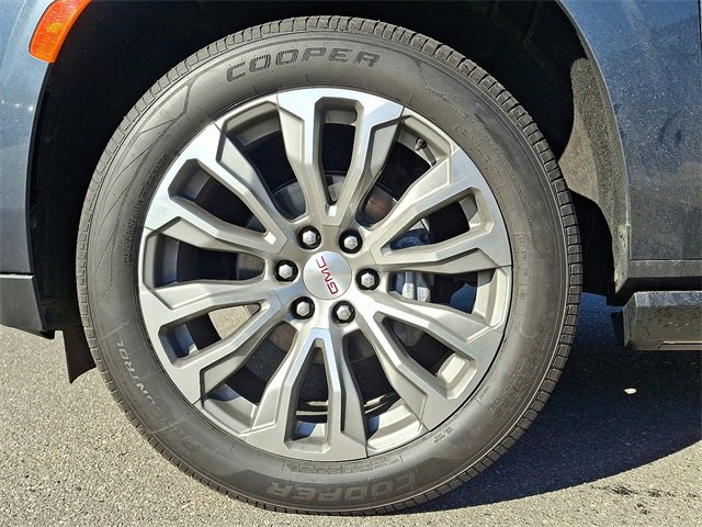 Used 2021 GMC Yukon Denali w/ Denali Premium Package image 8