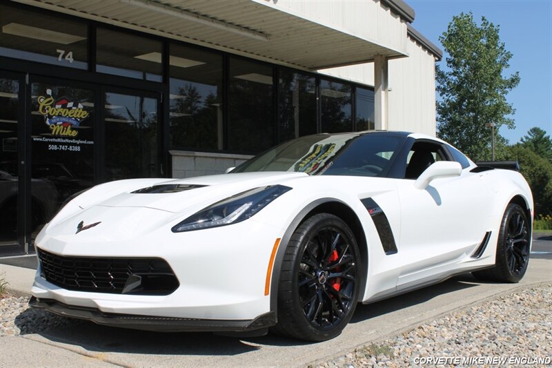 Used 2015 Chevrolet Corvette Z06 w/ 3LZ Preferred Equipment Group RWD image 9