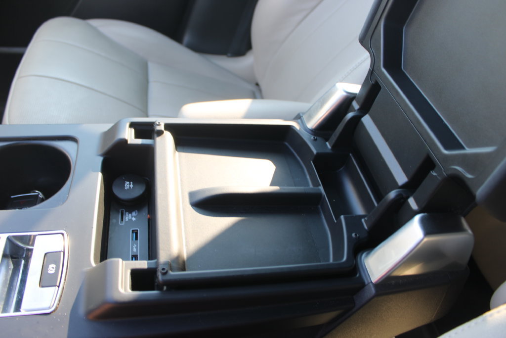 Used 2019 Land Rover Discovery SE AWD/4WD image 43