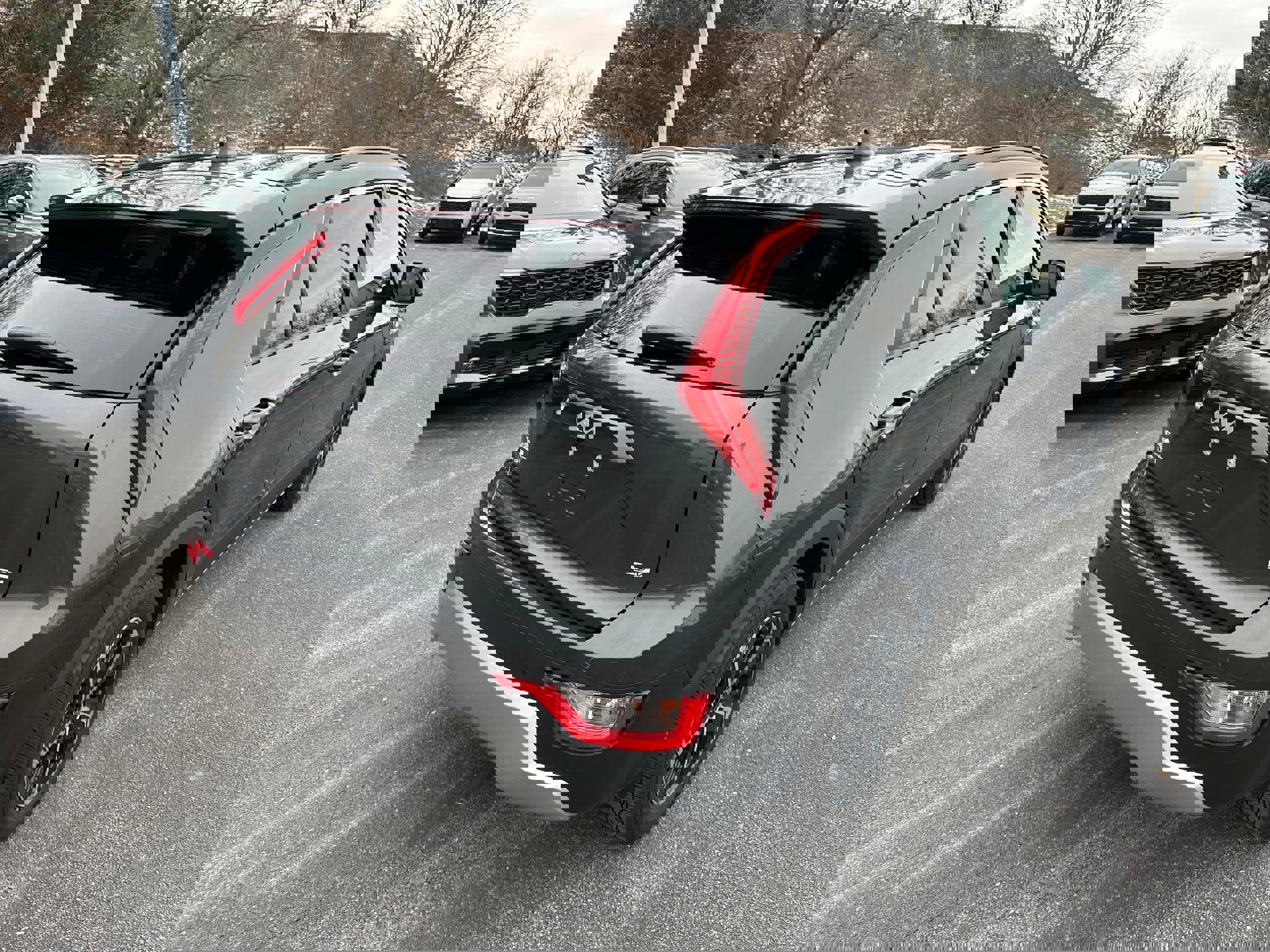 Used 2025 Kia Niro EX image 5