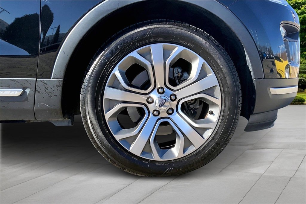 Used 2018 Ford Explorer Platinum image 32