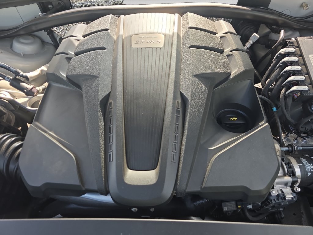 Used 2023 Porsche Macan S AWD/4WD image 28