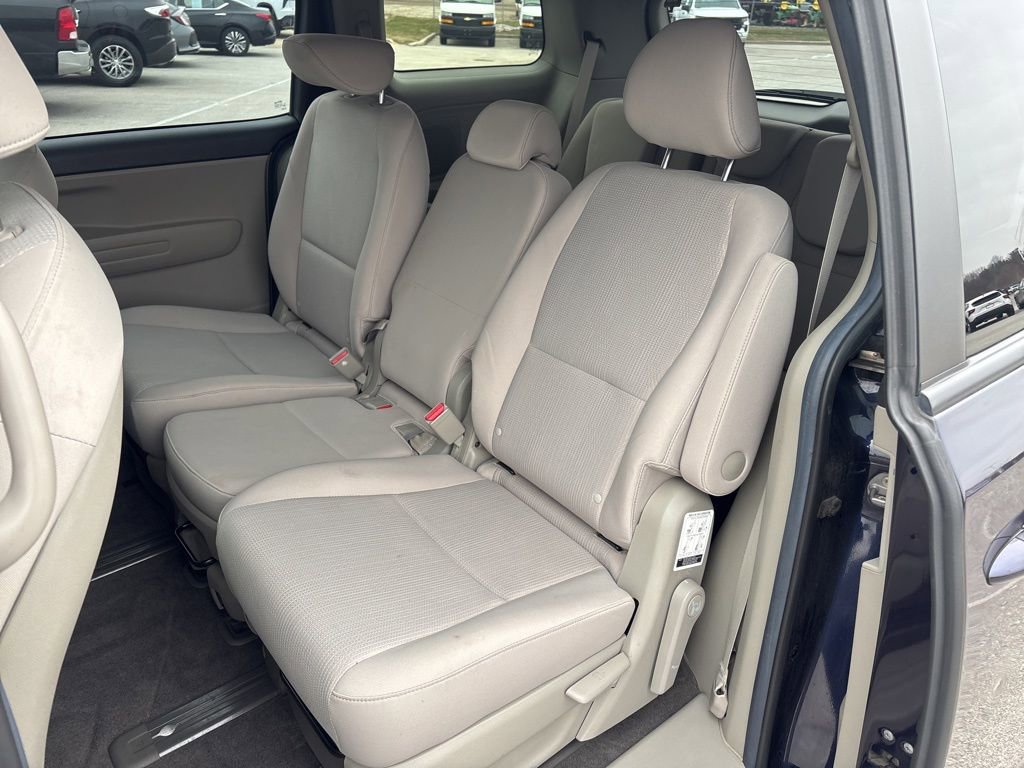 Used 2021 Kia Sedona LX image 16