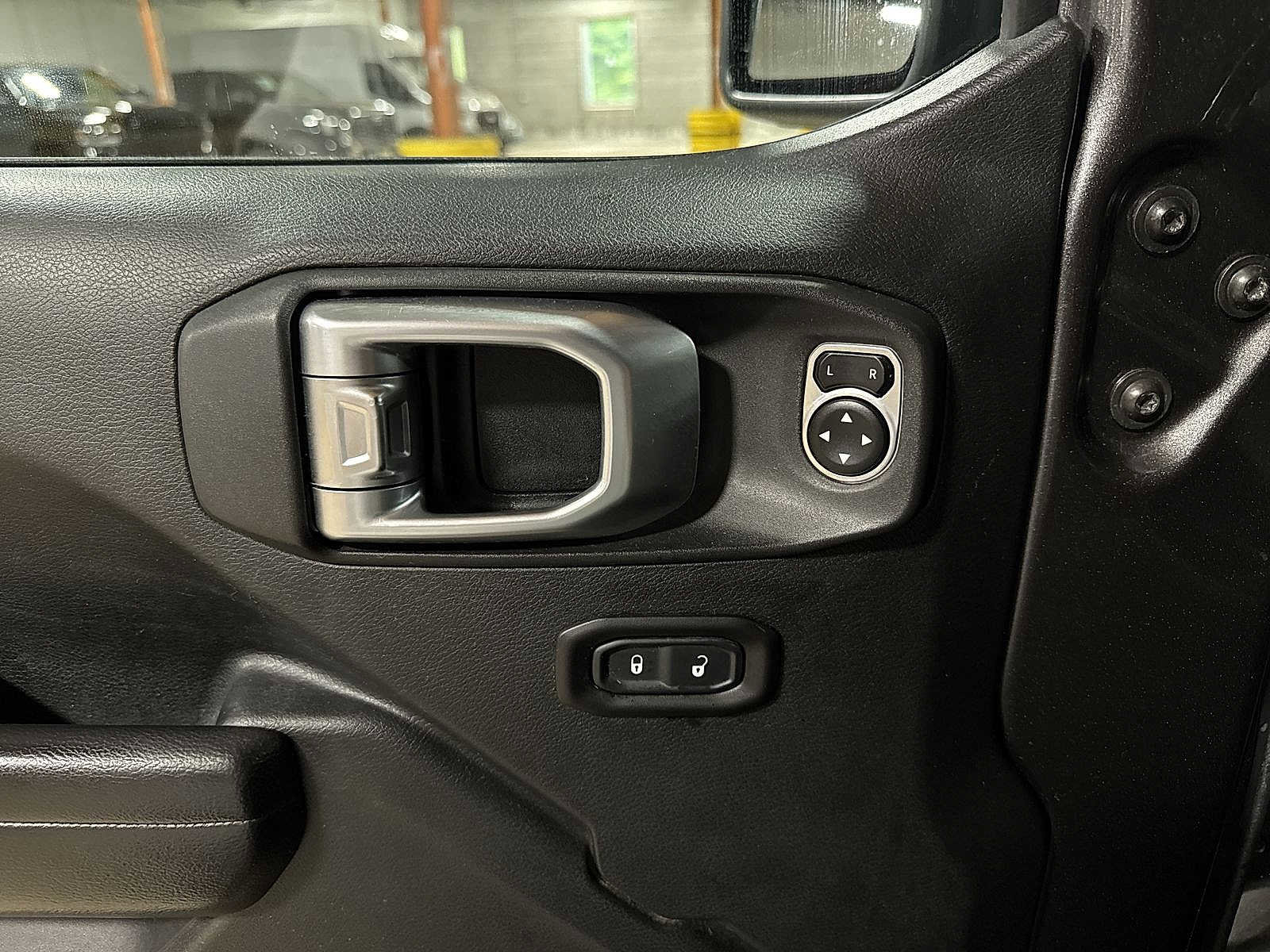 Used 2018 Jeep Wrangler Unlimited Sport S AWD/4WD image 19
