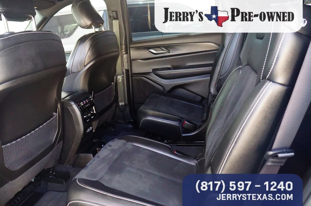 Used 2023 Jeep Grand Cherokee L Laredo AWD/4WD image 20