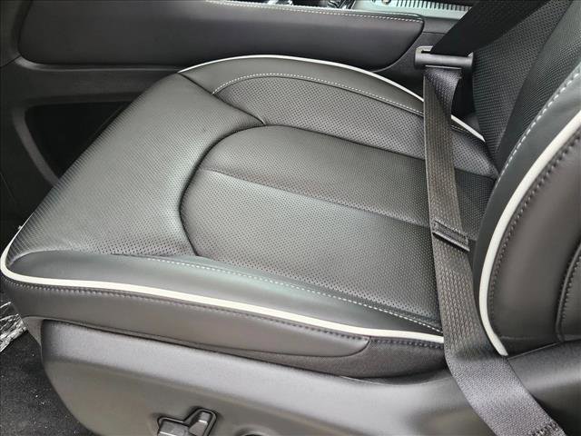 New 2026 Chrysler Pacifica Limited FWD image 4