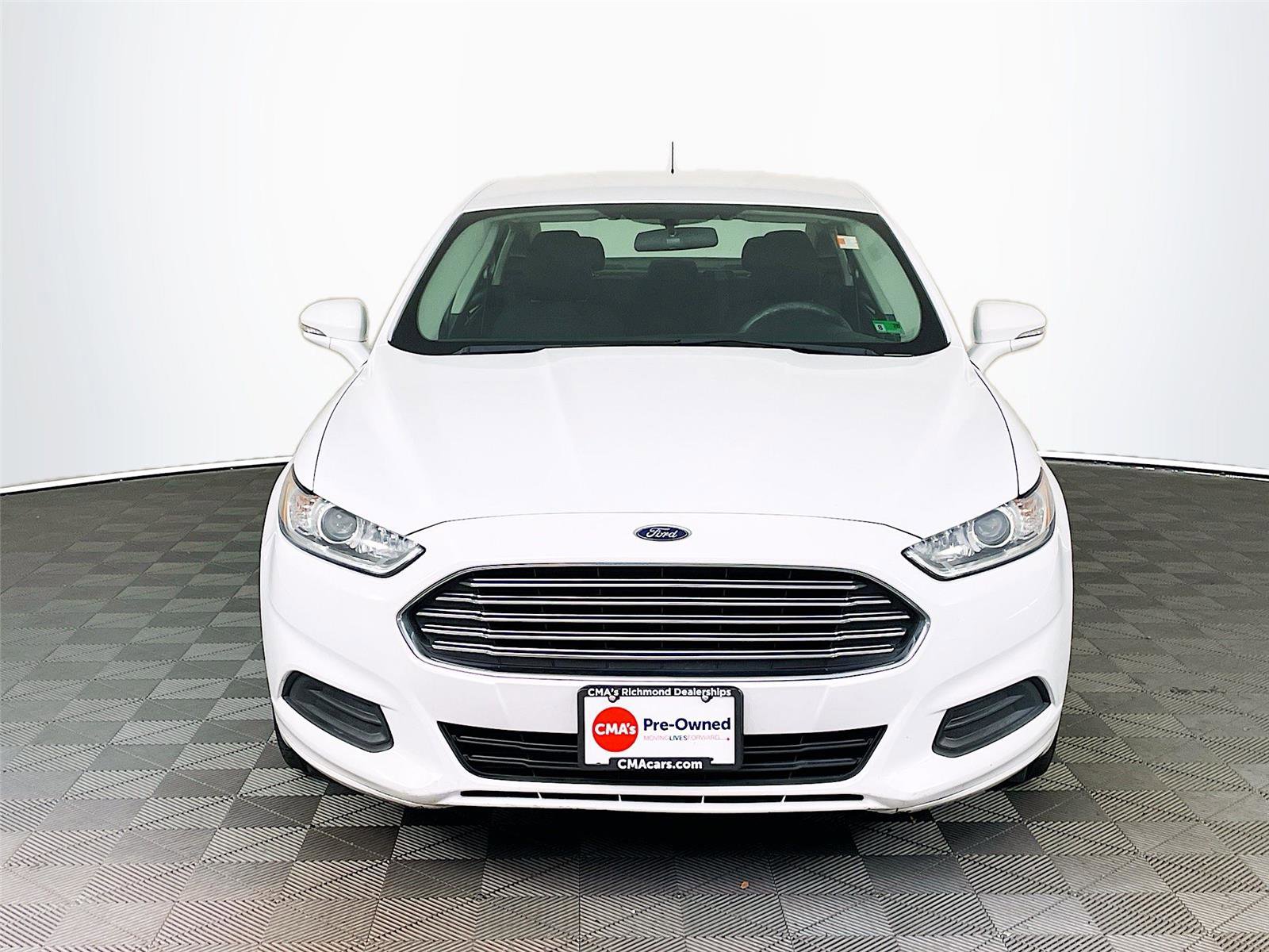 Used 2016 Ford Fusion SE image 2