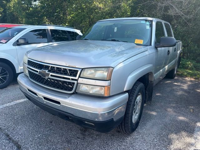 Used 2006 Chevrolet Silverado 1500 LT w/ Light Duty Power Package AWD/4WD image 2