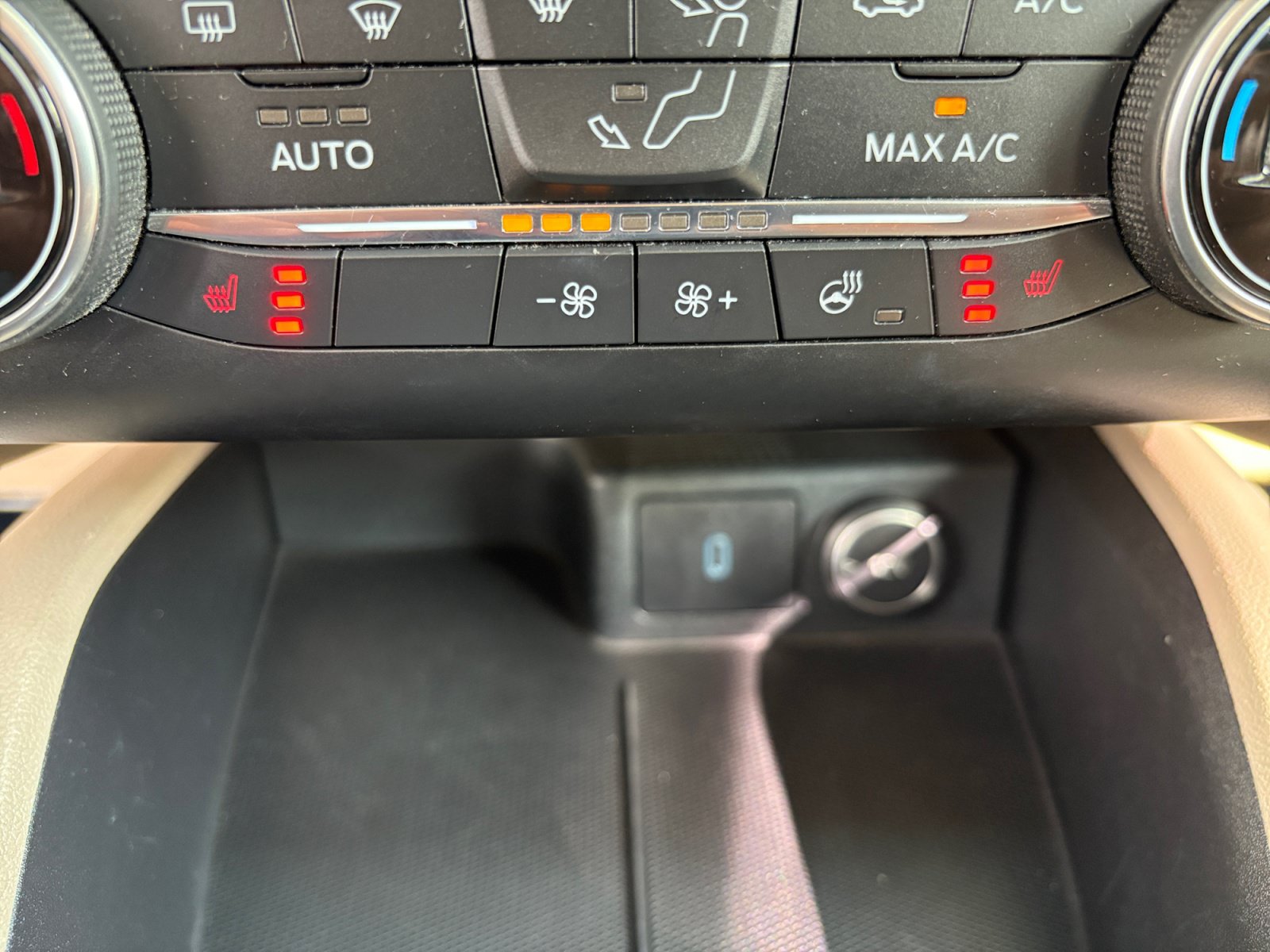 Used 2020 Ford Escape Titanium AWD/4WD image 22