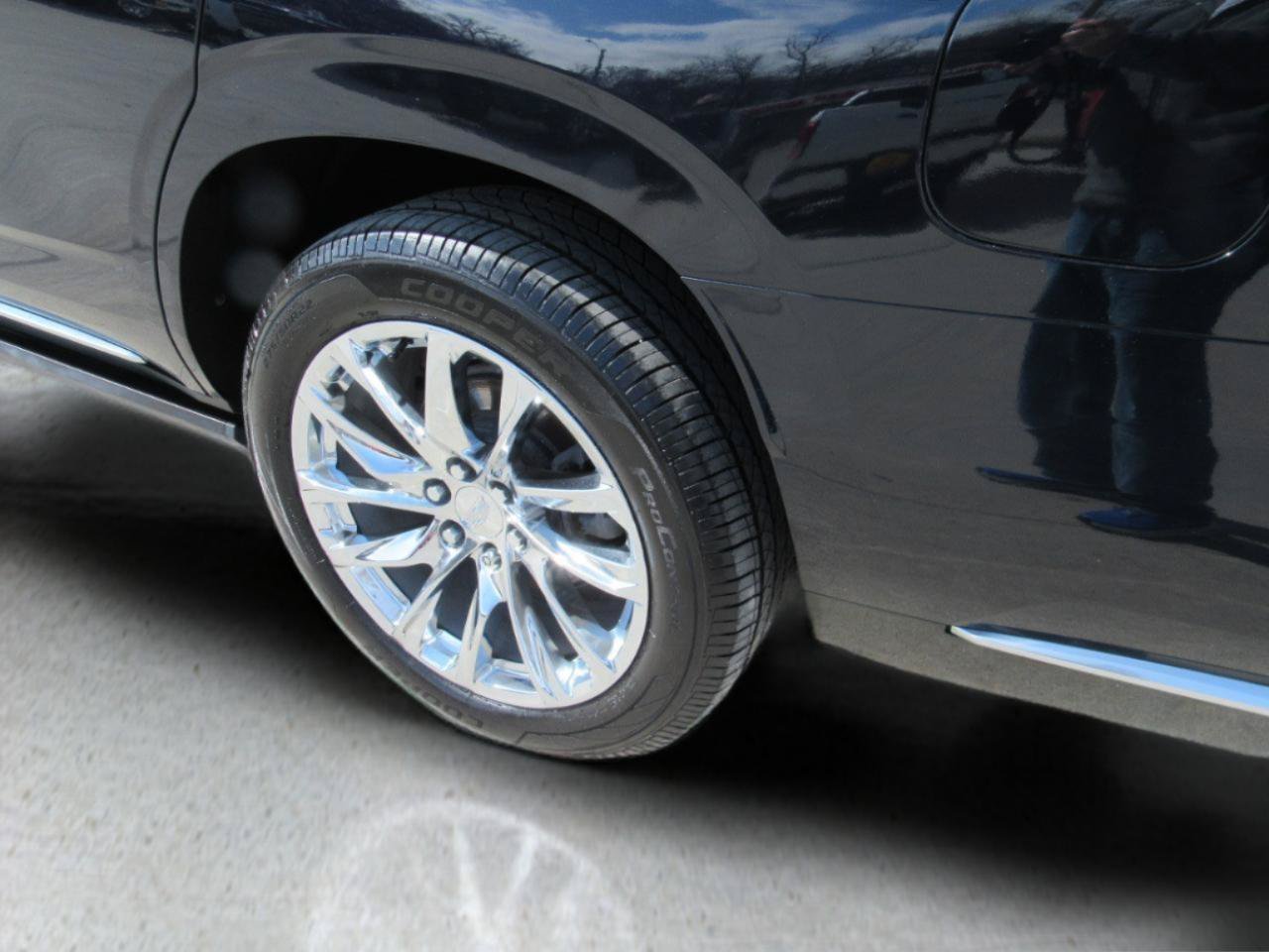 Used 2021 Cadillac Escalade Premium Luxury Platinum AWD/4WD image 4