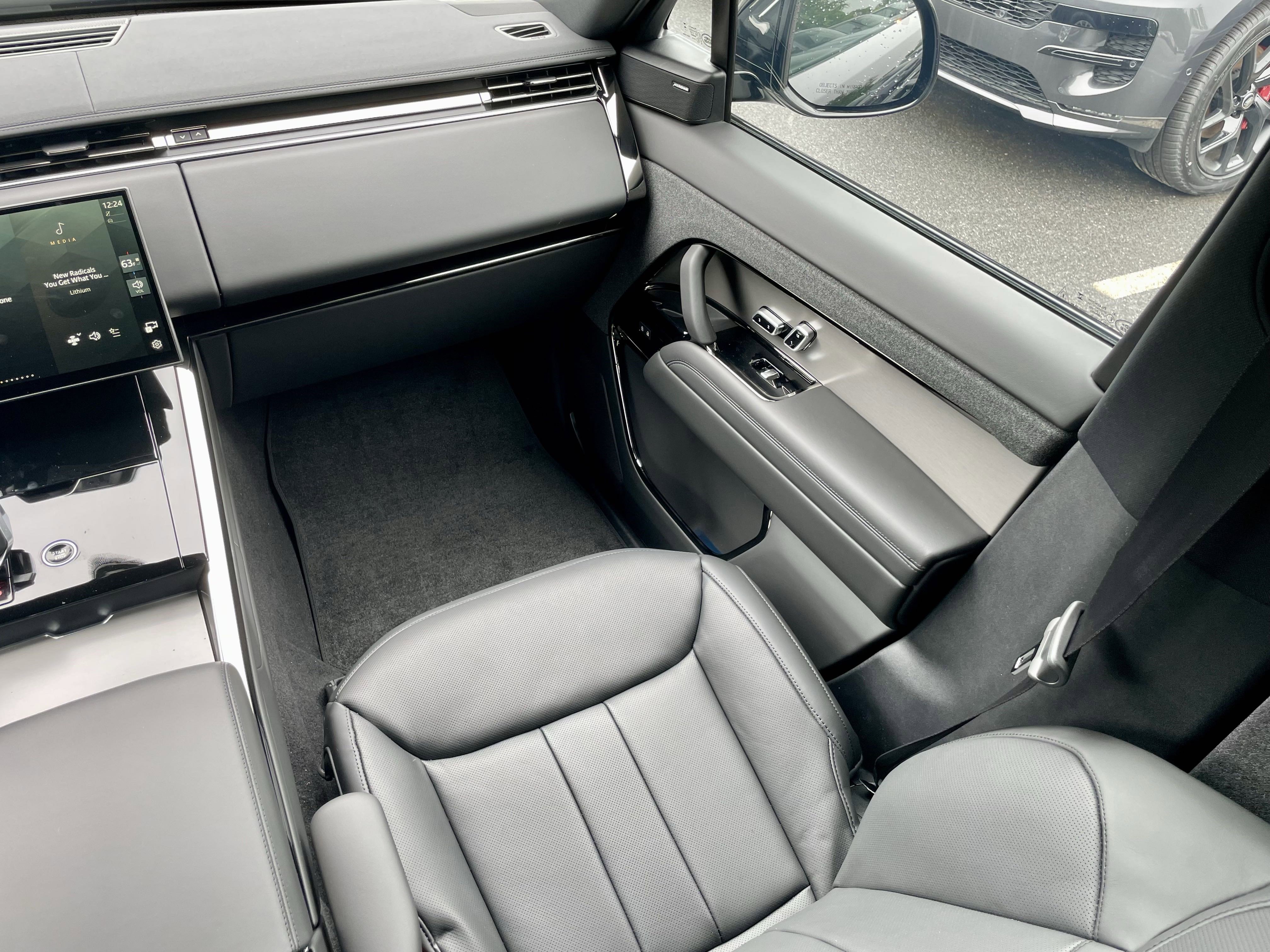 New 2025 Land Rover Range Rover Sport SE image 18