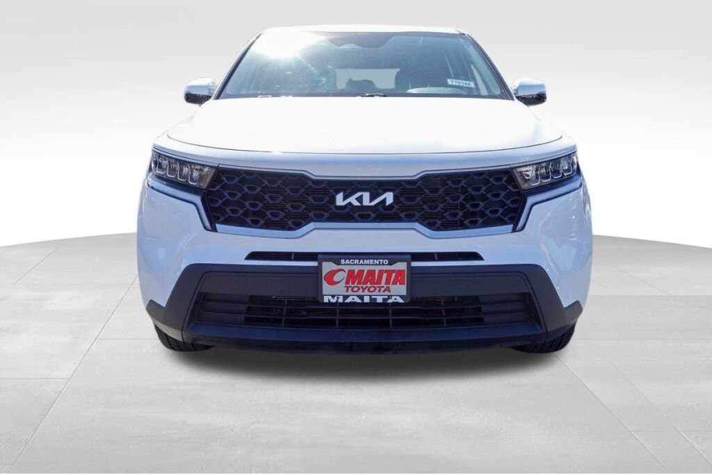 Used 2022 Kia Sorento LX image 9