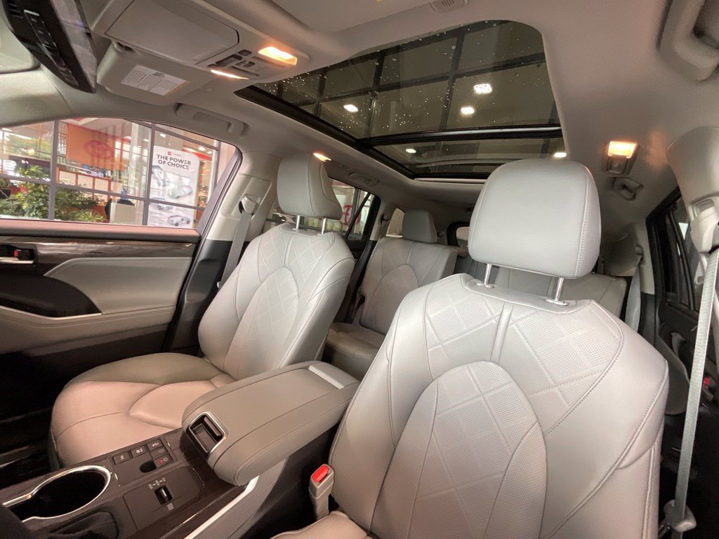 Used 2026 Toyota Highlander Platinum AWD/4WD image 10