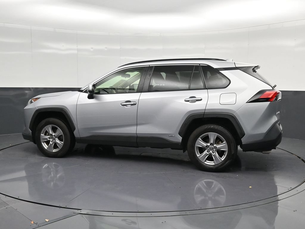 Used 2022 Toyota RAV4 LE AWD/4WD image 9