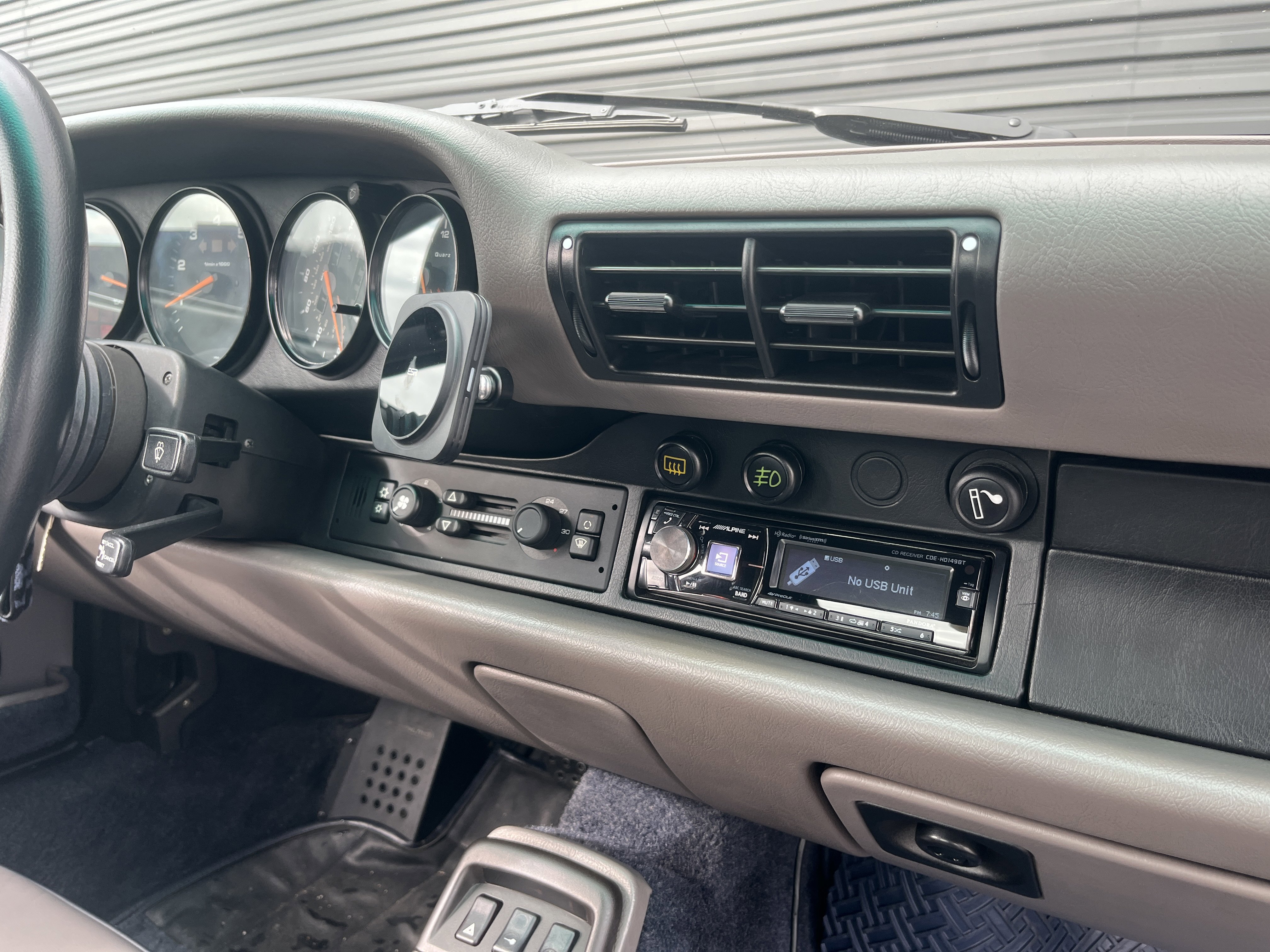 Used 1992 Porsche 911 Carrera image 32