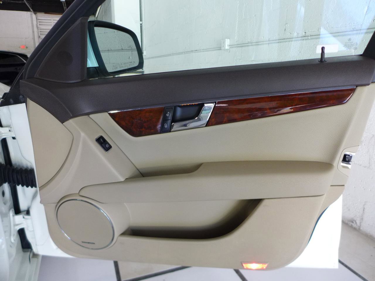 Used 2009 Mercedes-Benz C 300 4MATIC Sedan image 62