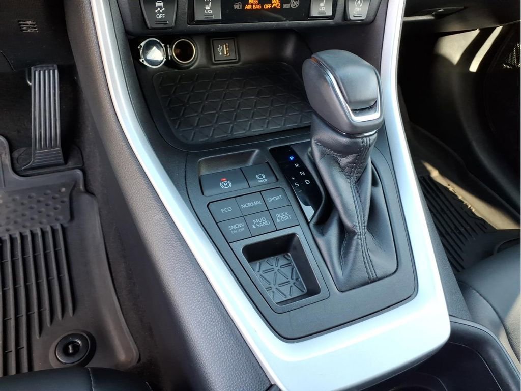 Used 2023 Toyota RAV4 XLE Premium image 25