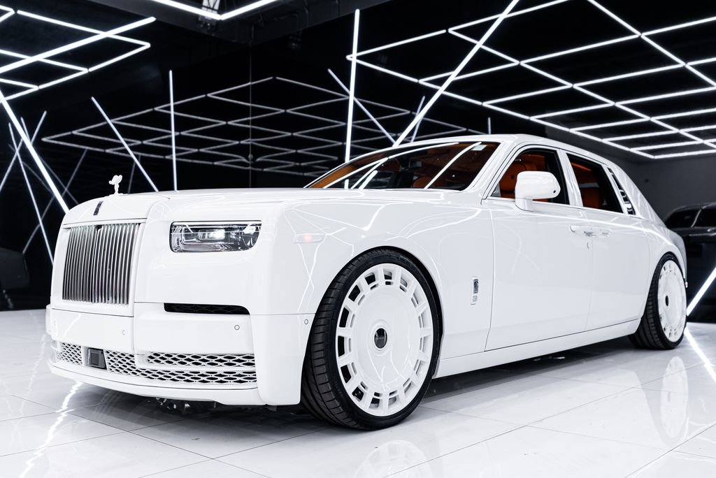 Used 2026 Rolls-Royce Phantom Sedan image 3