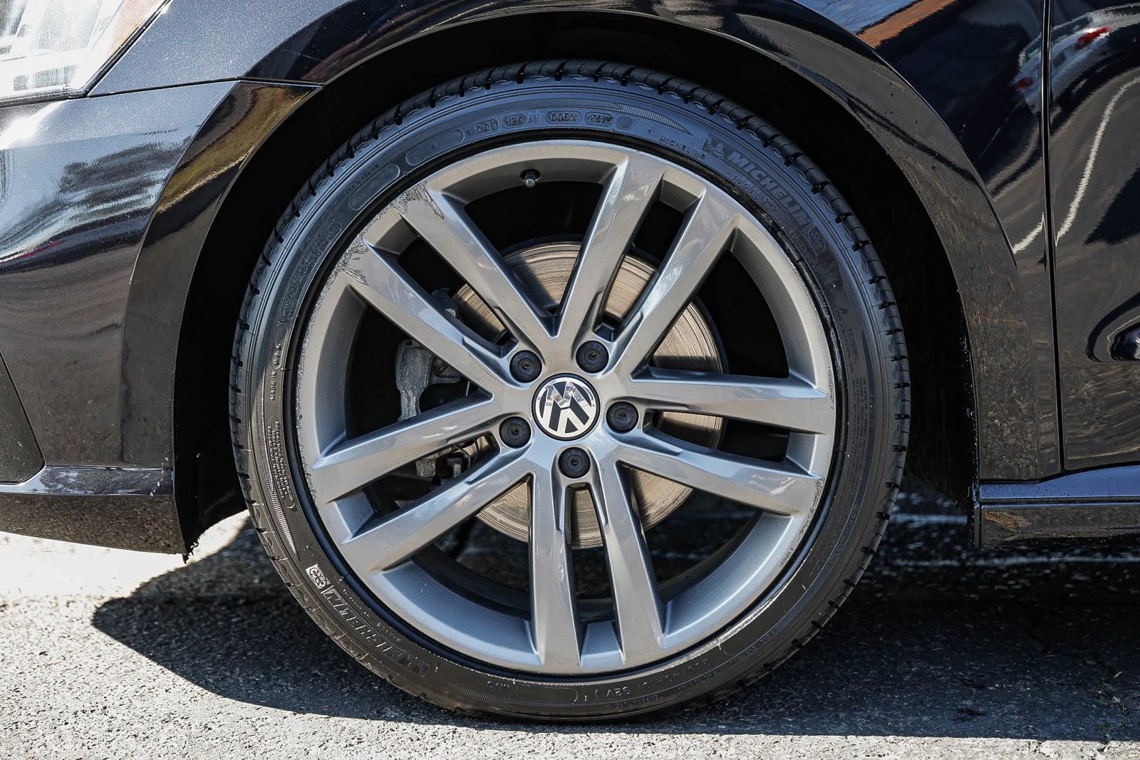 Used 2018 Volkswagen Passat 2.0T R-Line image 9