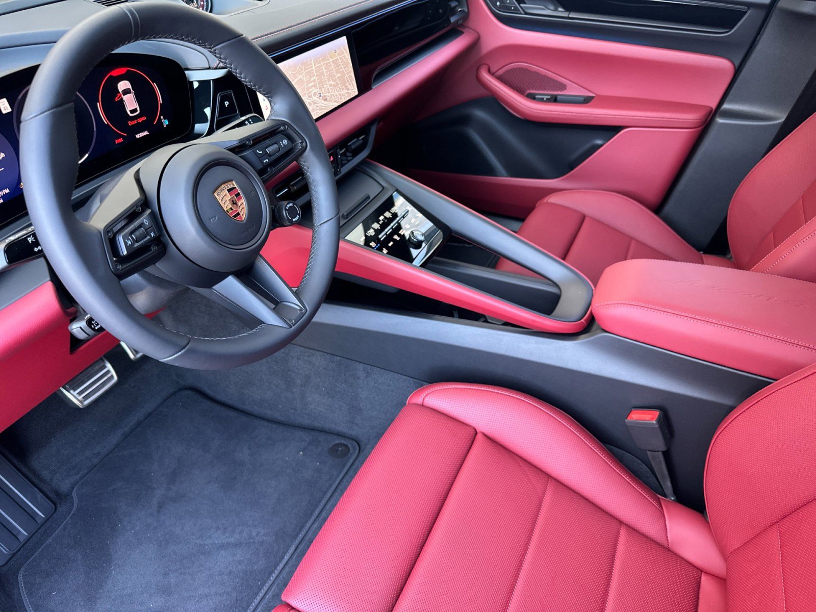 New 2025 Porsche Macan 4 Electric image 4