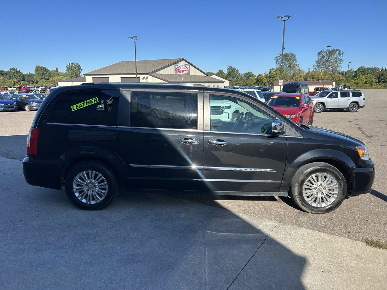 Used 2015 Chrysler Town & Country Limited Platinum FWD image 4