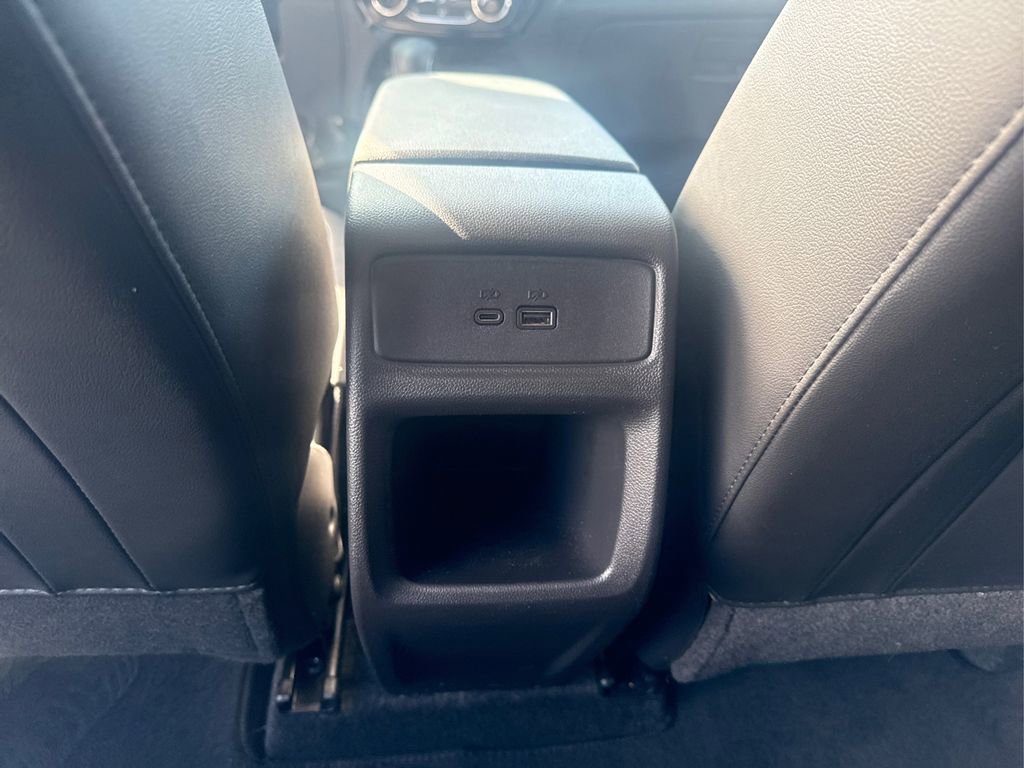 Used 2024 Chevrolet Trax LT w/ Sunroof Package FWD image 18