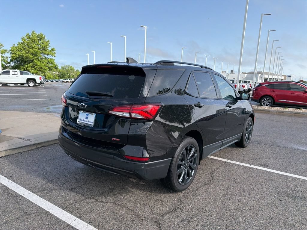 Used 2022 Chevrolet Equinox RS w/ Infotainment Package FWD image 3