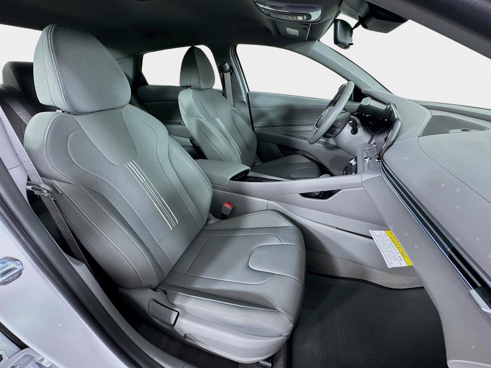 New 2025 Hyundai Elantra SEL w/ Cargo Package FWD image 26