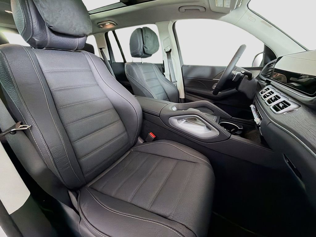 Used 2026 Mercedes-Benz GLS 450 4MATIC image 32
