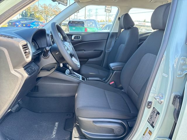 Used 2025 Hyundai Venue SE image 18