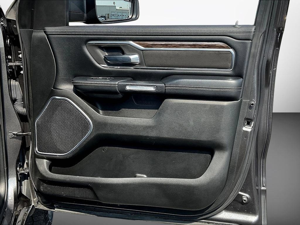 Used 2019 RAM 1500 Laramie AWD/4WD image 32