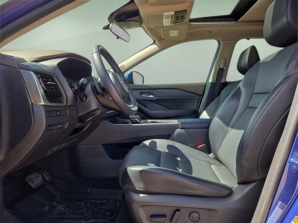 Used 2022 Nissan Rogue SV w/ SV Premium Package image 23