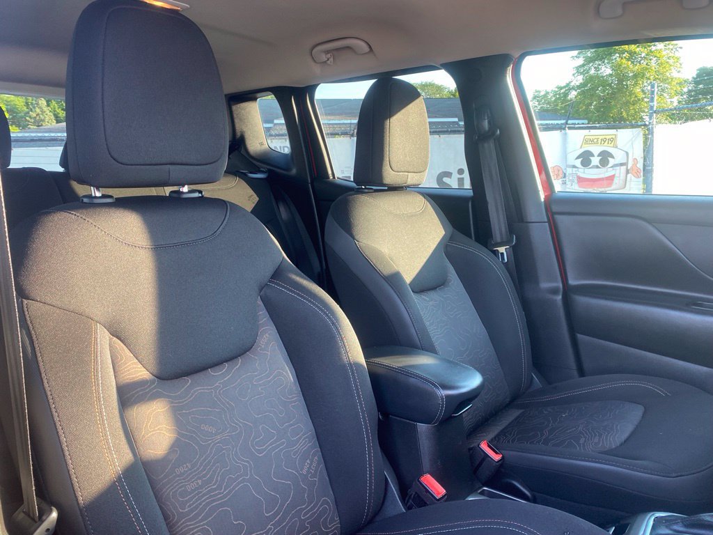 Used 2023 Jeep Renegade Latitude AWD/4WD image 16