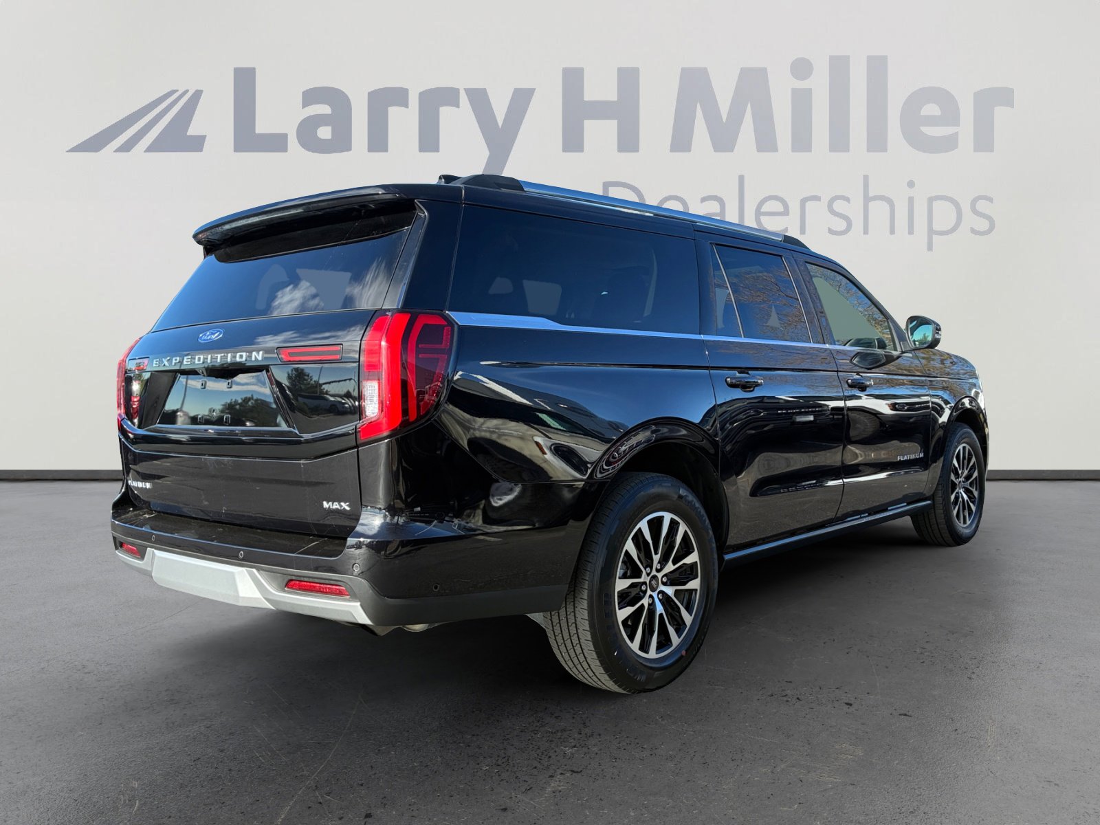 Used 2025 Ford Expedition Max Platinum AWD/4WD image 5