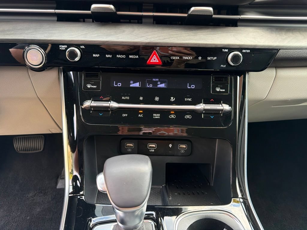 Certified 2024 Kia Carnival EX FWD image 22