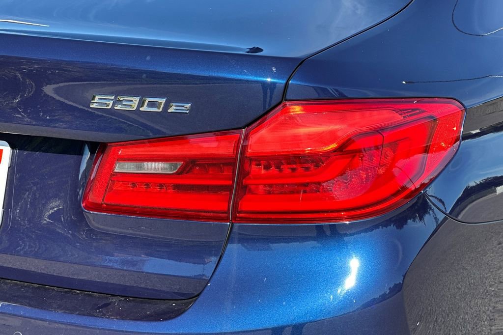 Used 2019 BMW 530e w/ M Sport Package image 32