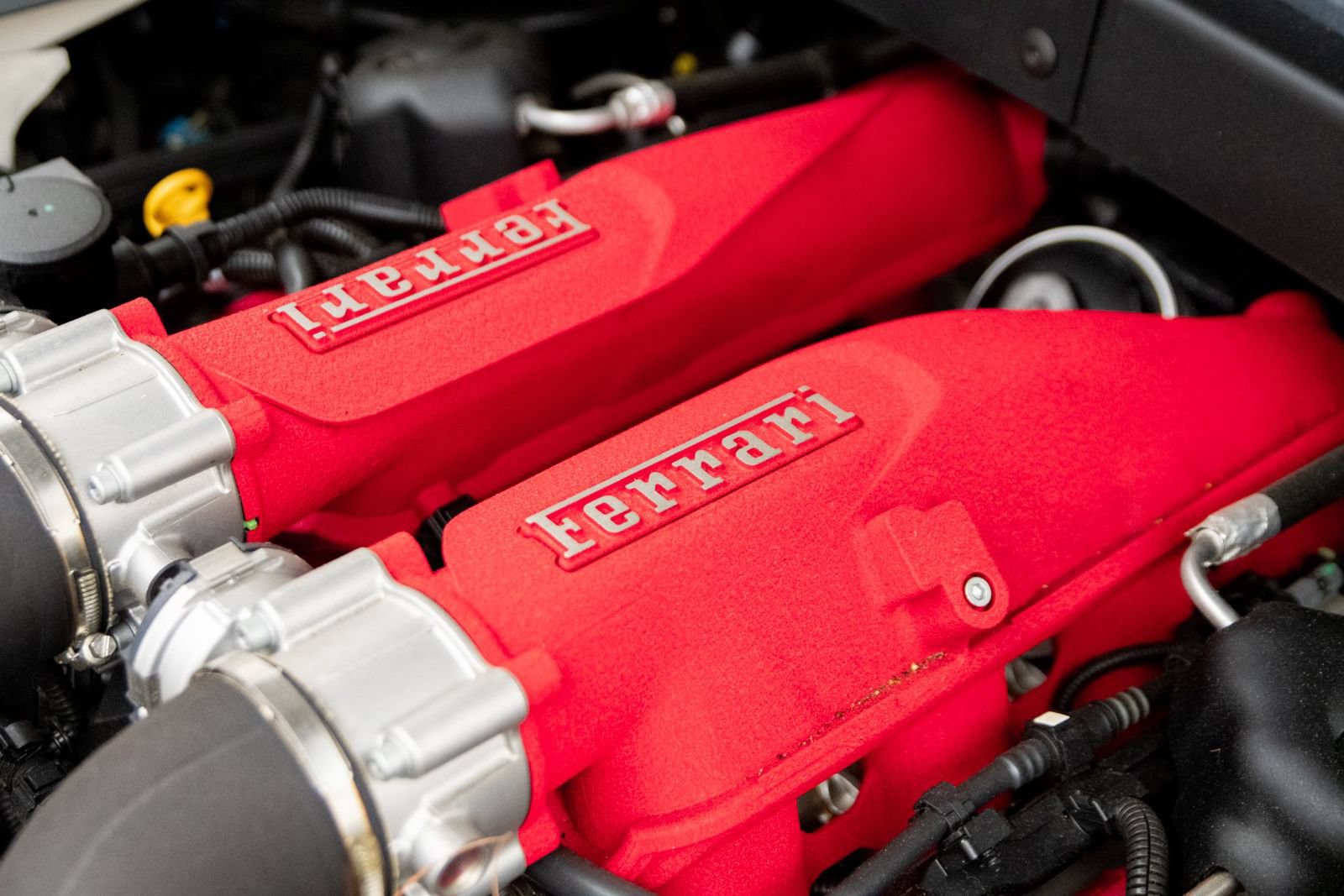 Used 2016 Ferrari California T RWD image 39