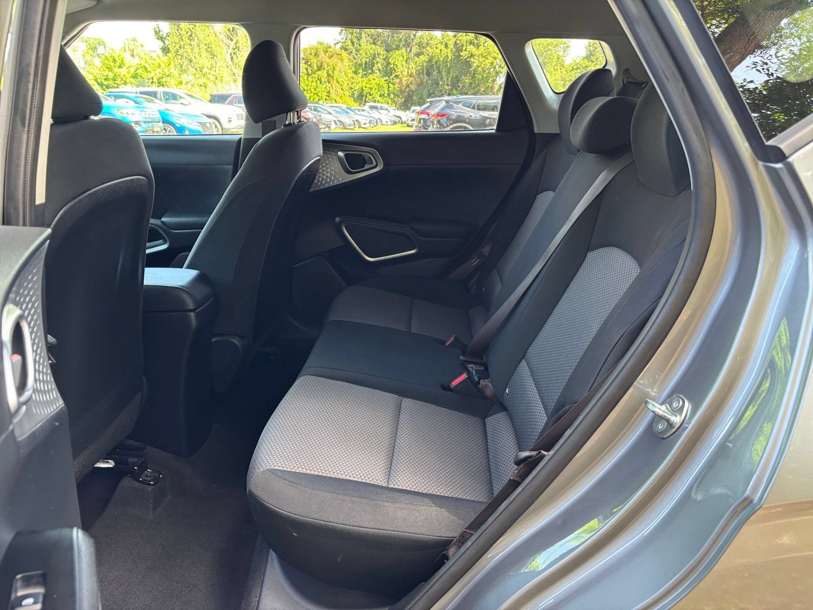 Used 2025 Kia Soul LX w/ LX Technology Package FWD image 25