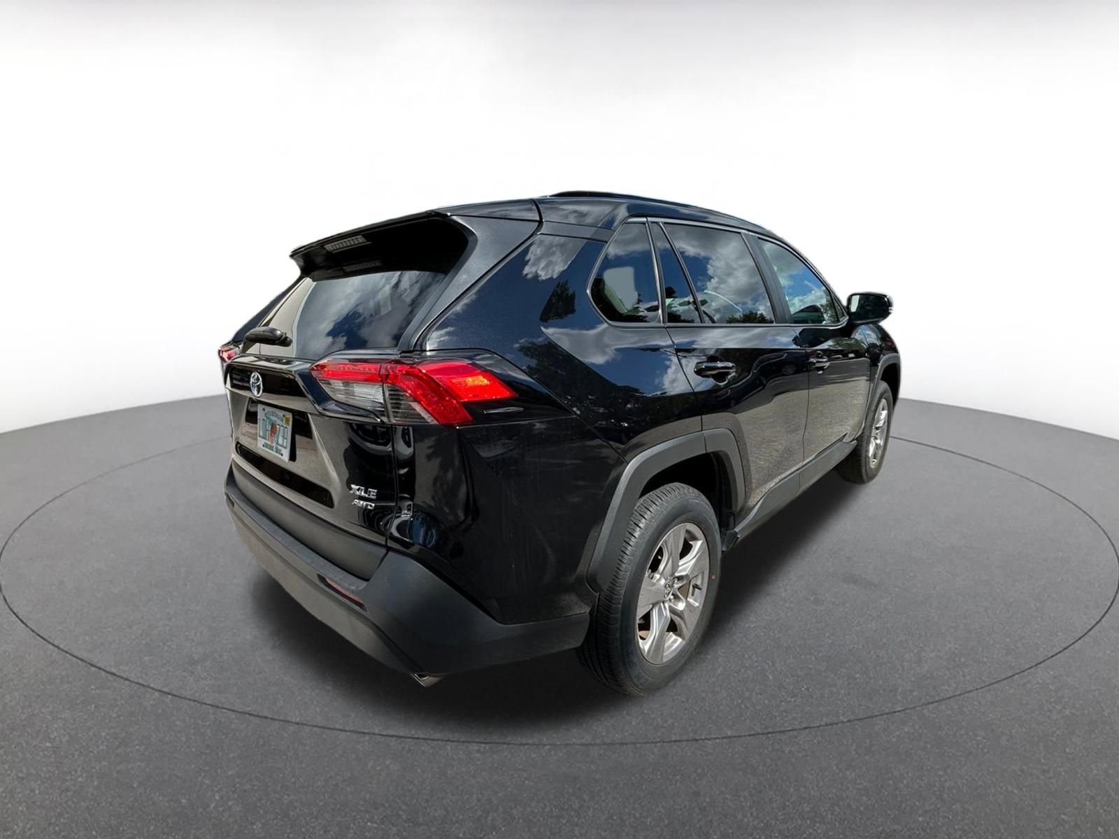 Used 2025 Toyota RAV4 XLE image 7