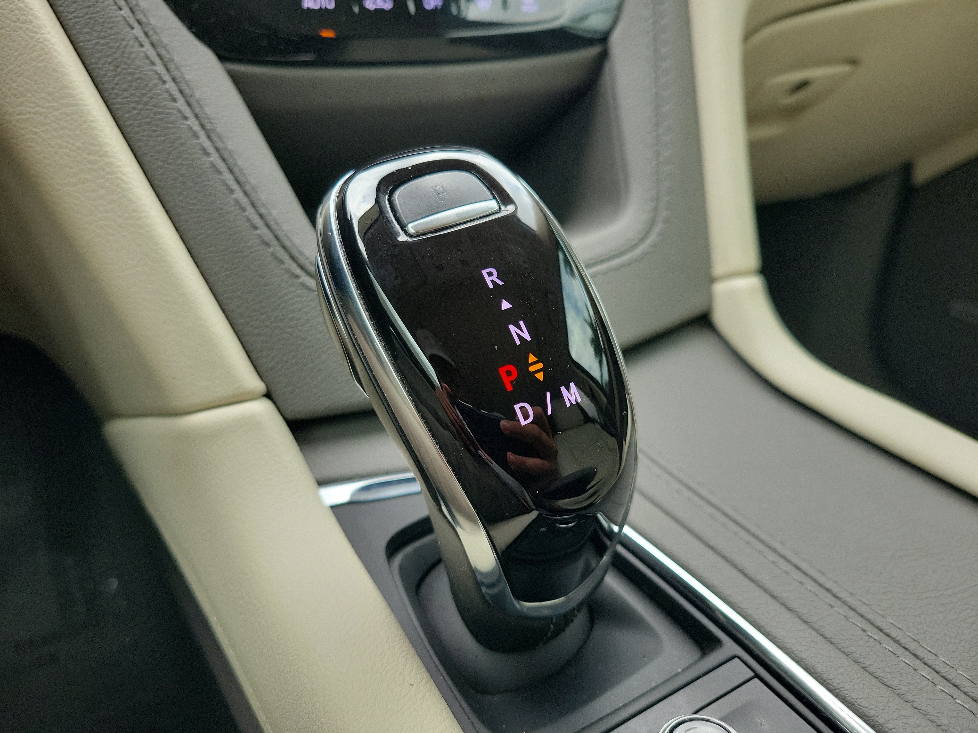 Certified 2024 Cadillac XT6 Premium Luxury w/ Technology Package FWD image 26