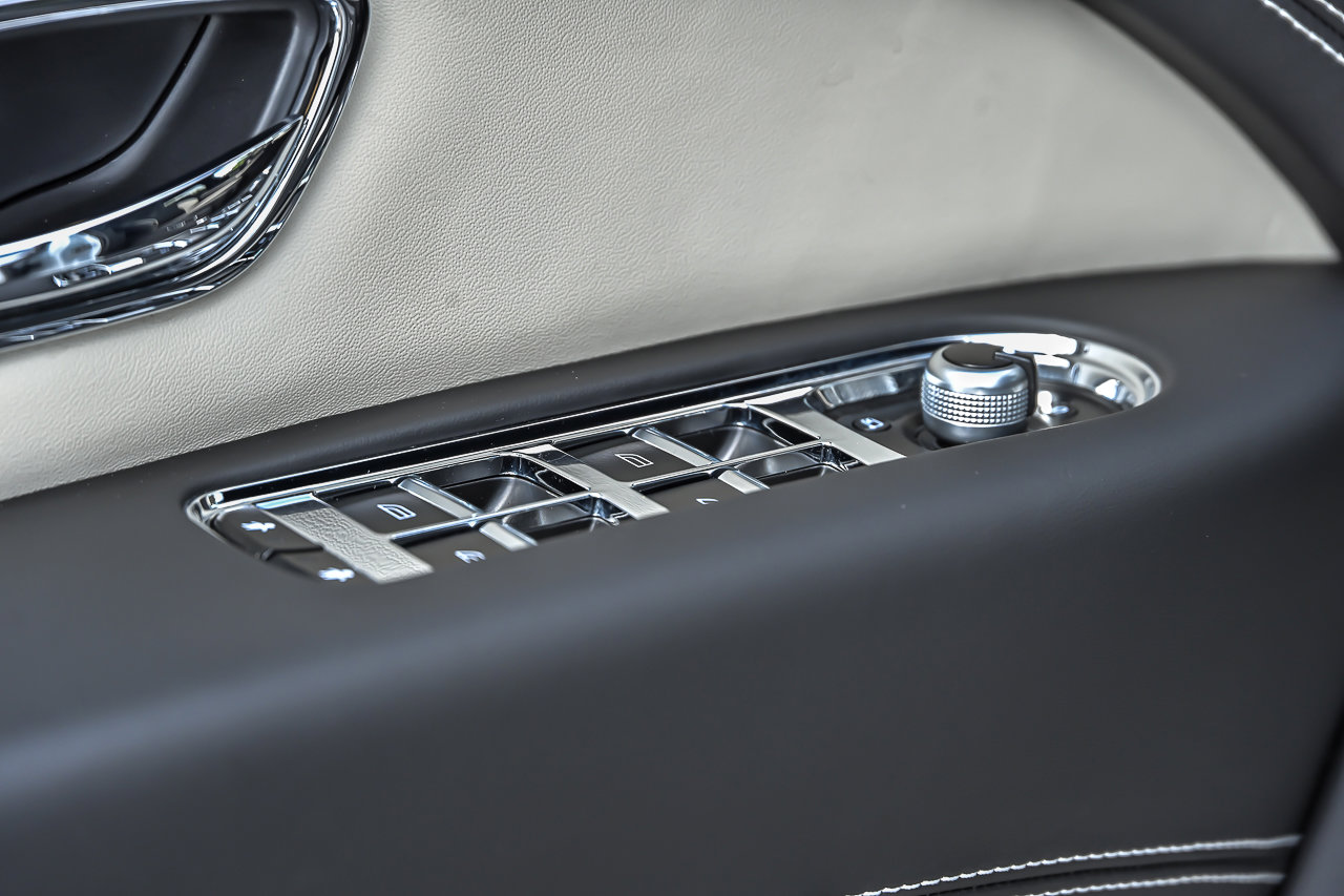Used 2022 Bentley Bentayga AWD/4WD image 17